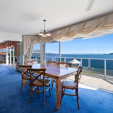 Spectacular Lakefront Home Таупо Екстериор снимка