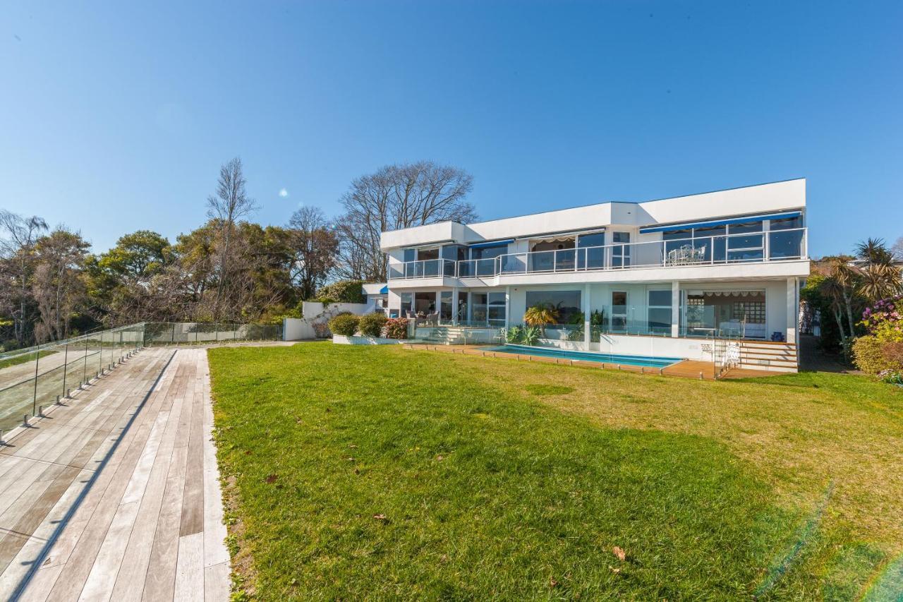Spectacular Lakefront Home Таупо Екстериор снимка